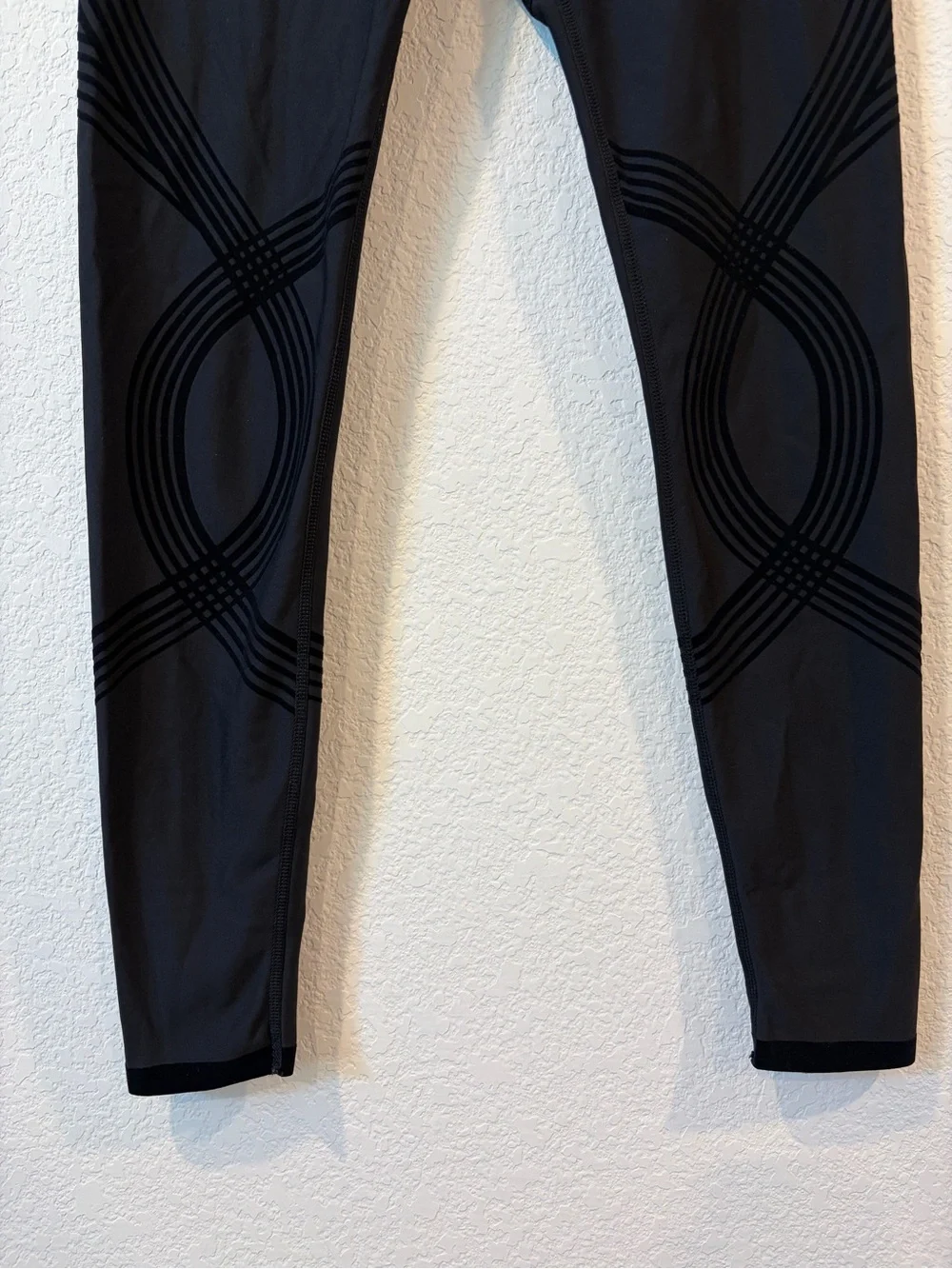 Fanka Women’s Black Reversible Body Sculpt 7/8 Leggings - Est Small - Picture 2 of 10